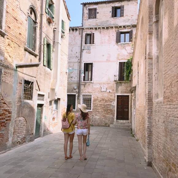 Meet your Posher, Faye - Picture 1 of 1